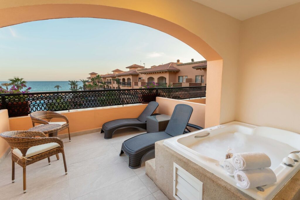 Jacuzzi-deluxe-ocean-view-Royal-Cabo